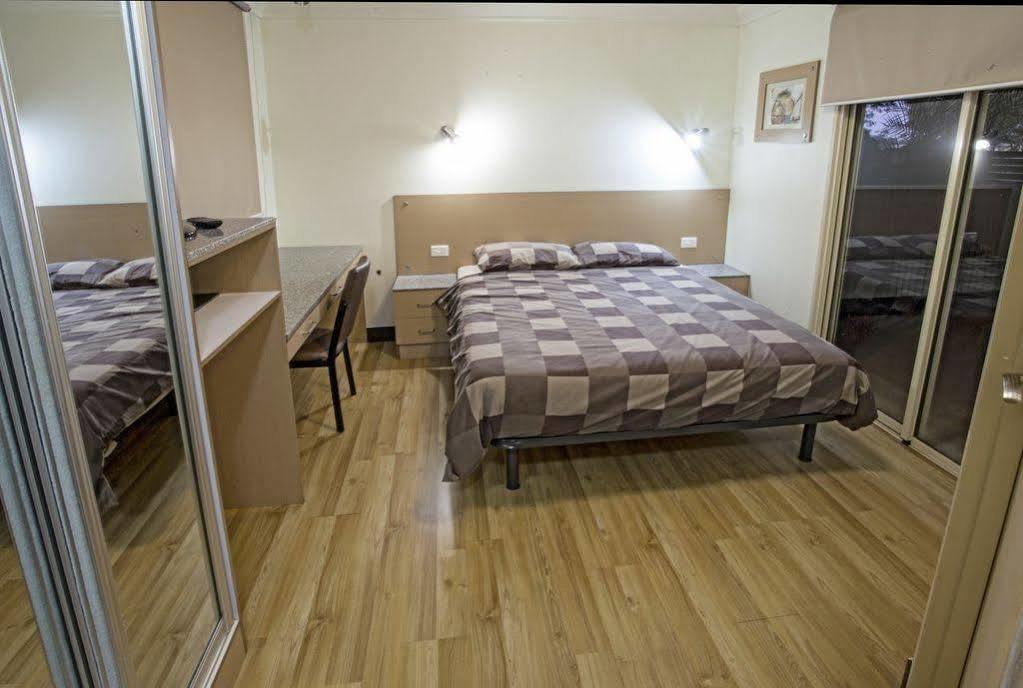 Cattrall Park Motel 卡拉萨 外观 照片